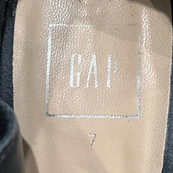 GAP Black Suede Peep Toe Ankle Strap Block Heel Sandals Size 7 Women's - Picture 2 of 9